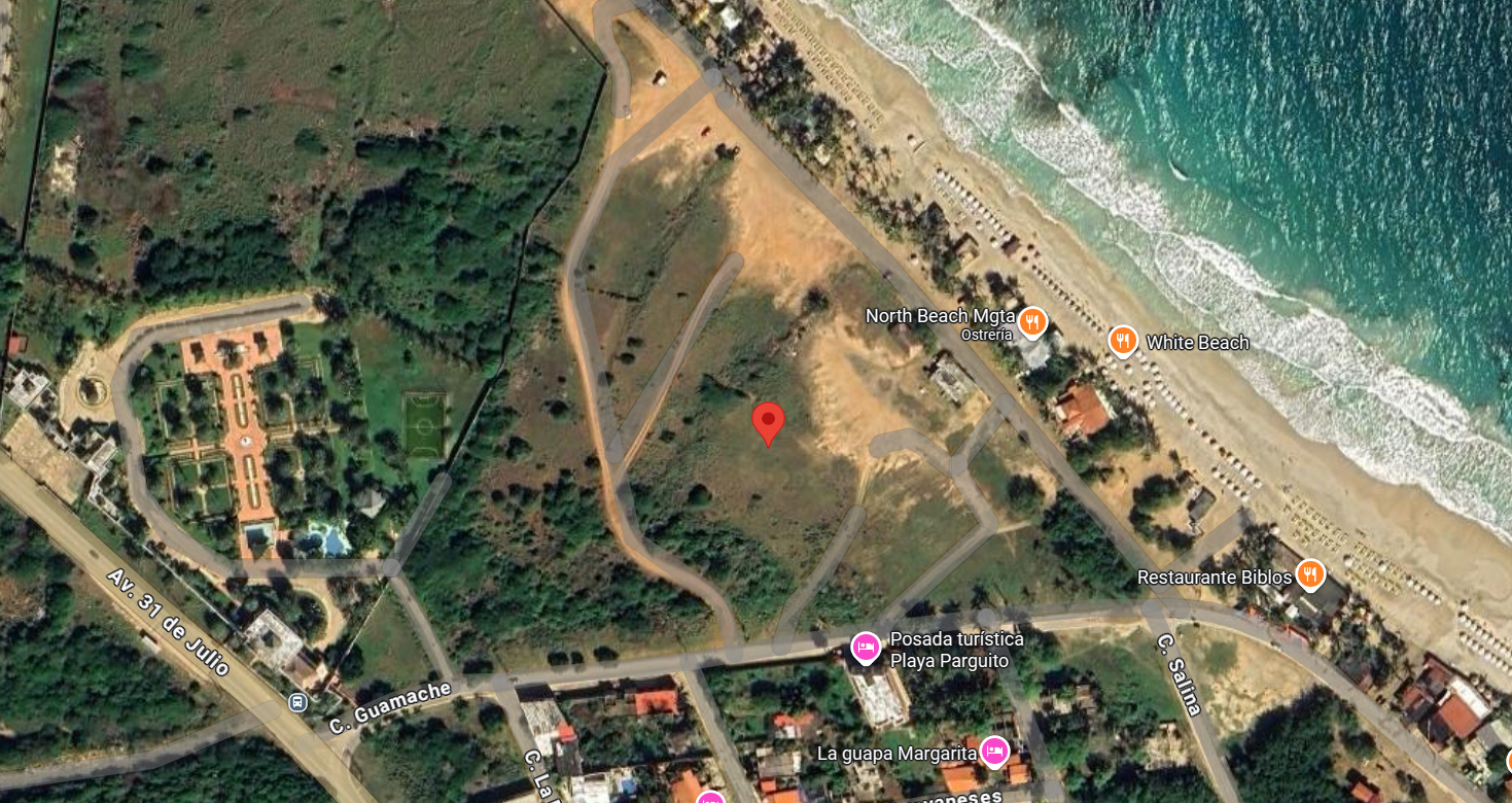 Terreno en Primera Línea de Playa Parguito.webp